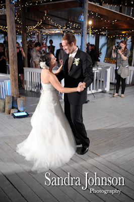 Best Lakeside wedding at Paradise Cove in Orlando, Florida - Wedding photographer - Sandra Johnson (SJFoto.com)